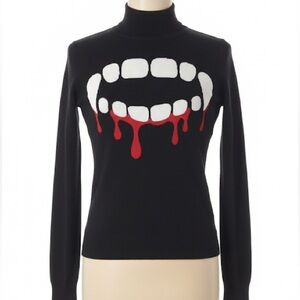 Windsor Black Top with White and Red Graphic